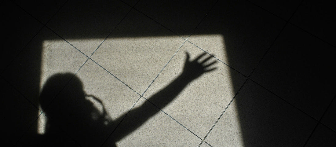 Pourquoi la lumière influence notre sommeil et comment l’adapter
