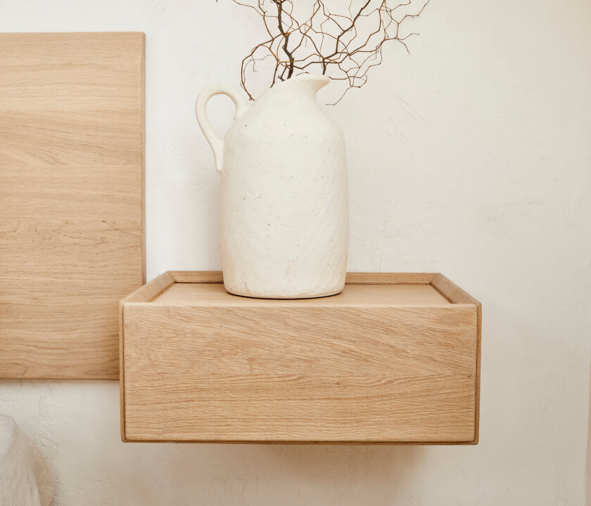 Table de chevet murale en bois massif LIVIA