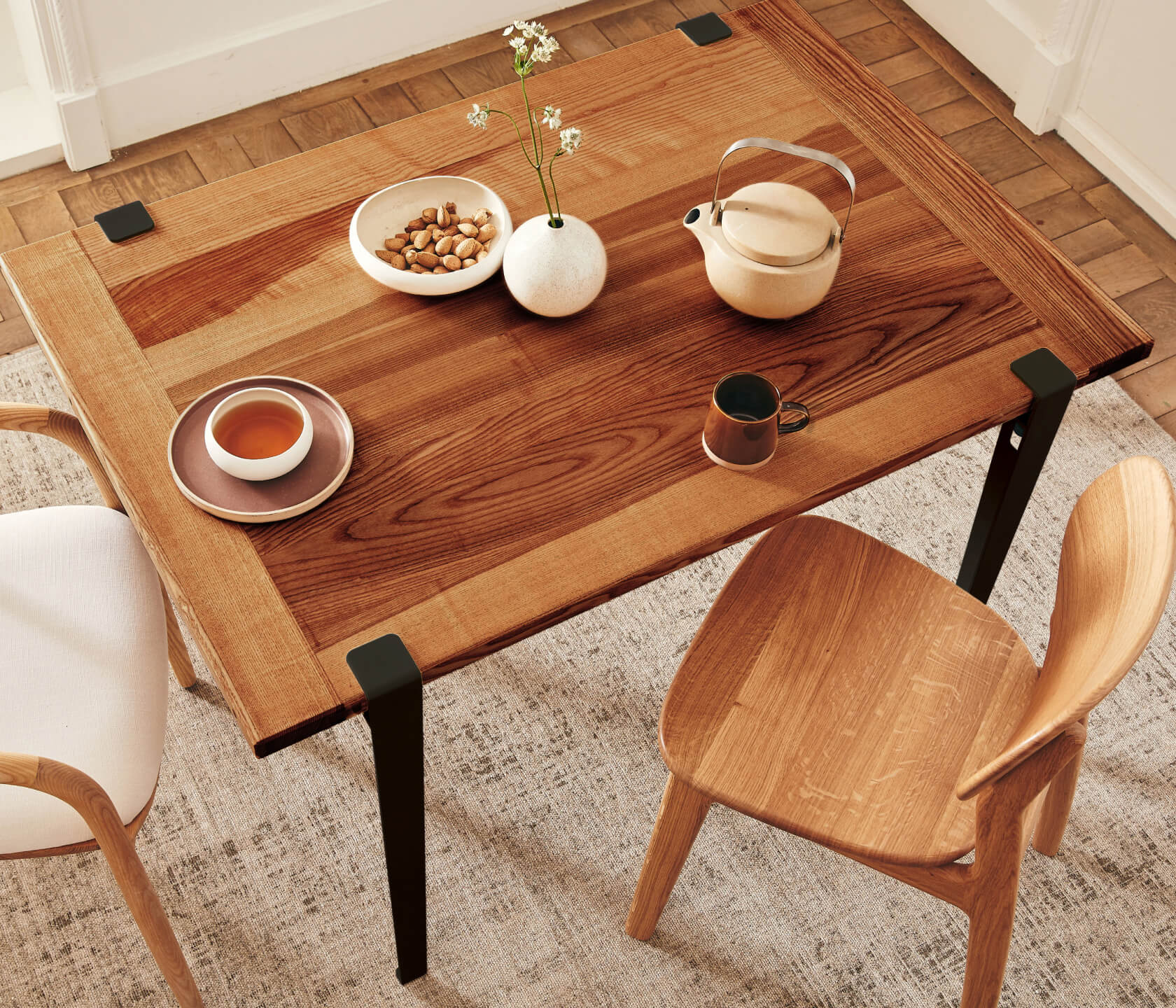 Table à manger en bois massif ÉOS - Kipli x TIPTOE