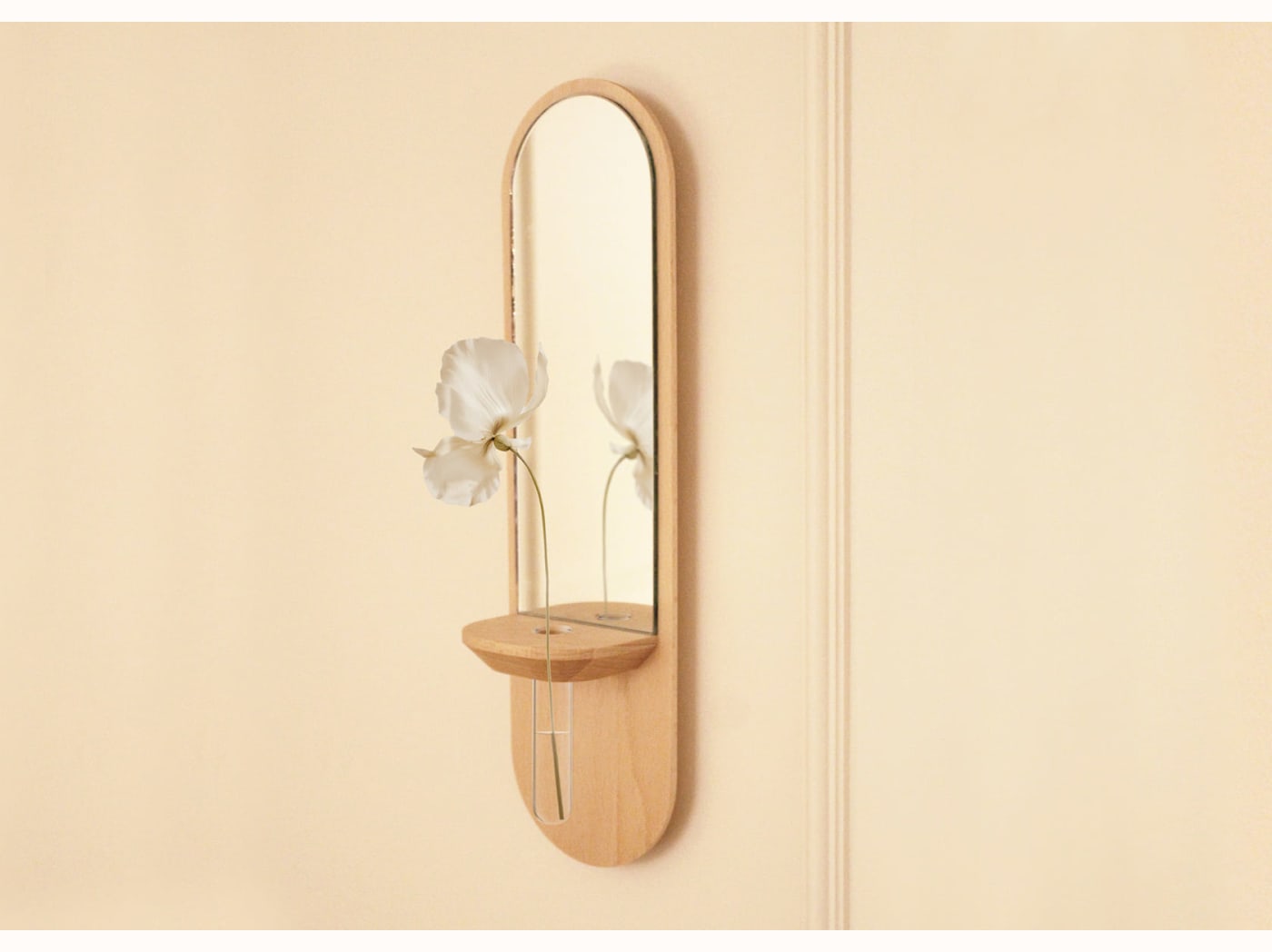 Miroir en hêtre avec Soliflore x Reine Mère - Le soin