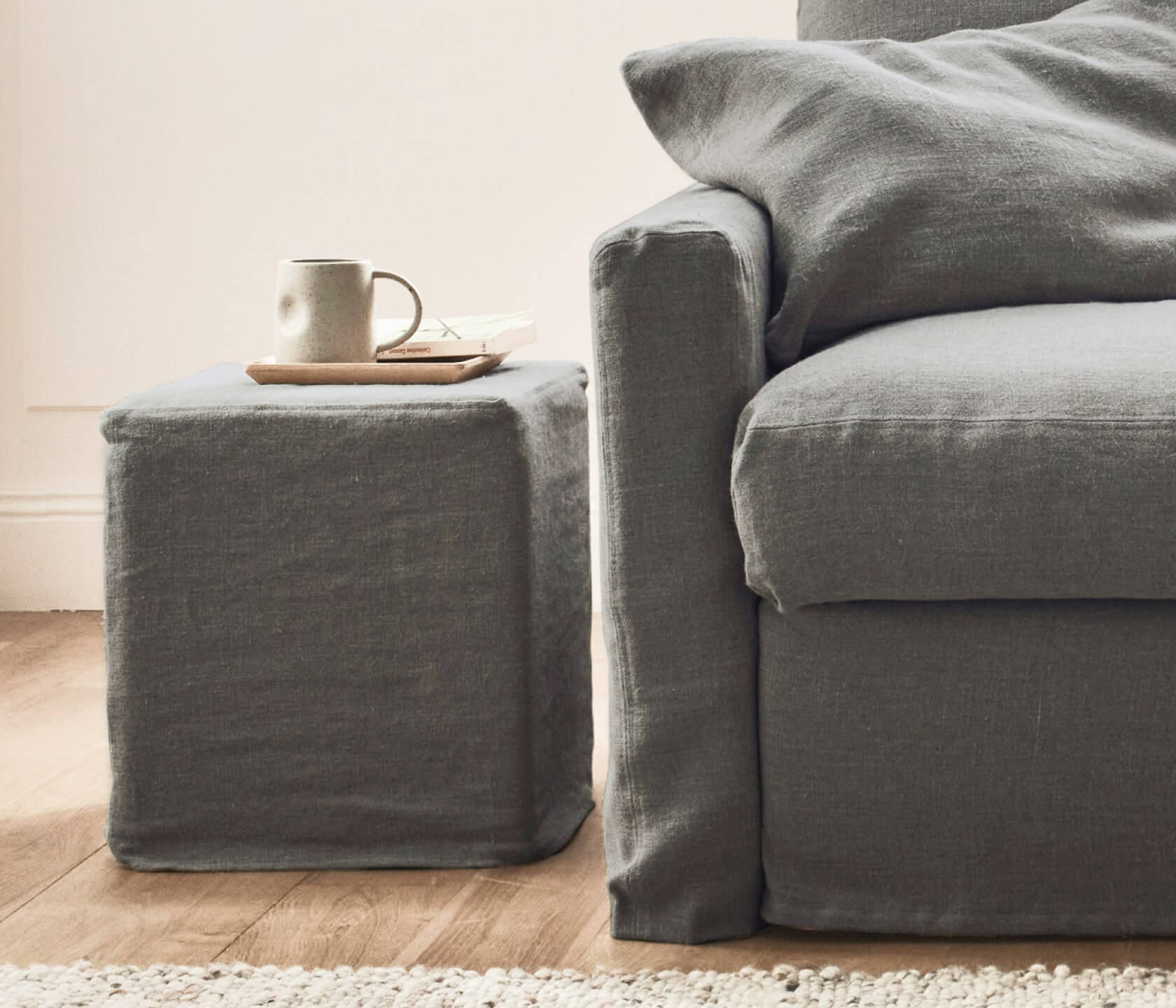 Petit pouf en lin PALM