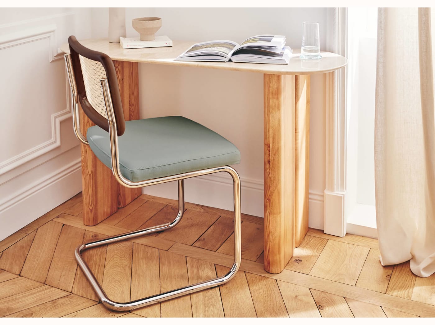 Chaise en rotin et pieds en métal CHAMP DE BLÉ