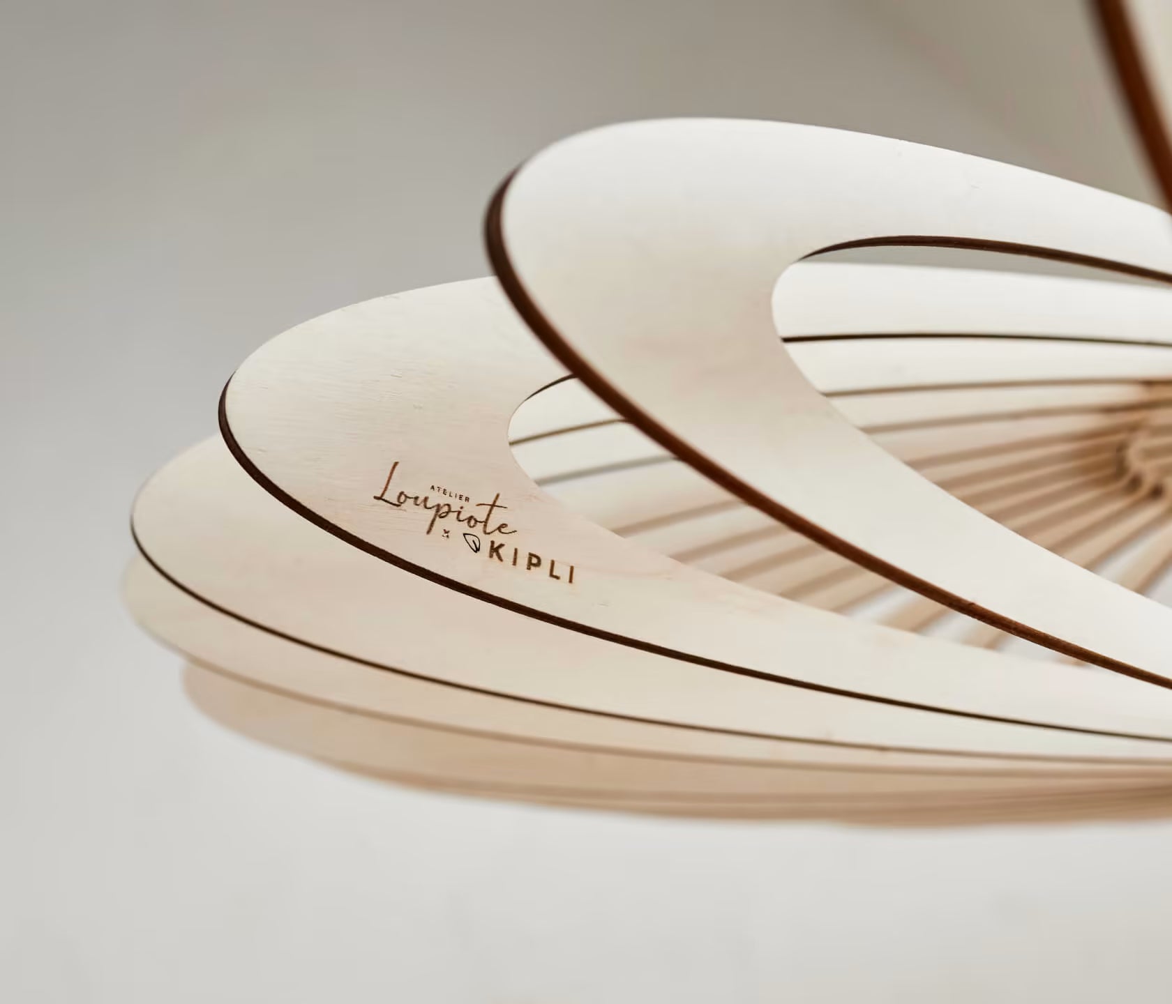 Suspension en bois NEO - Atelier Loupiote x Kipli