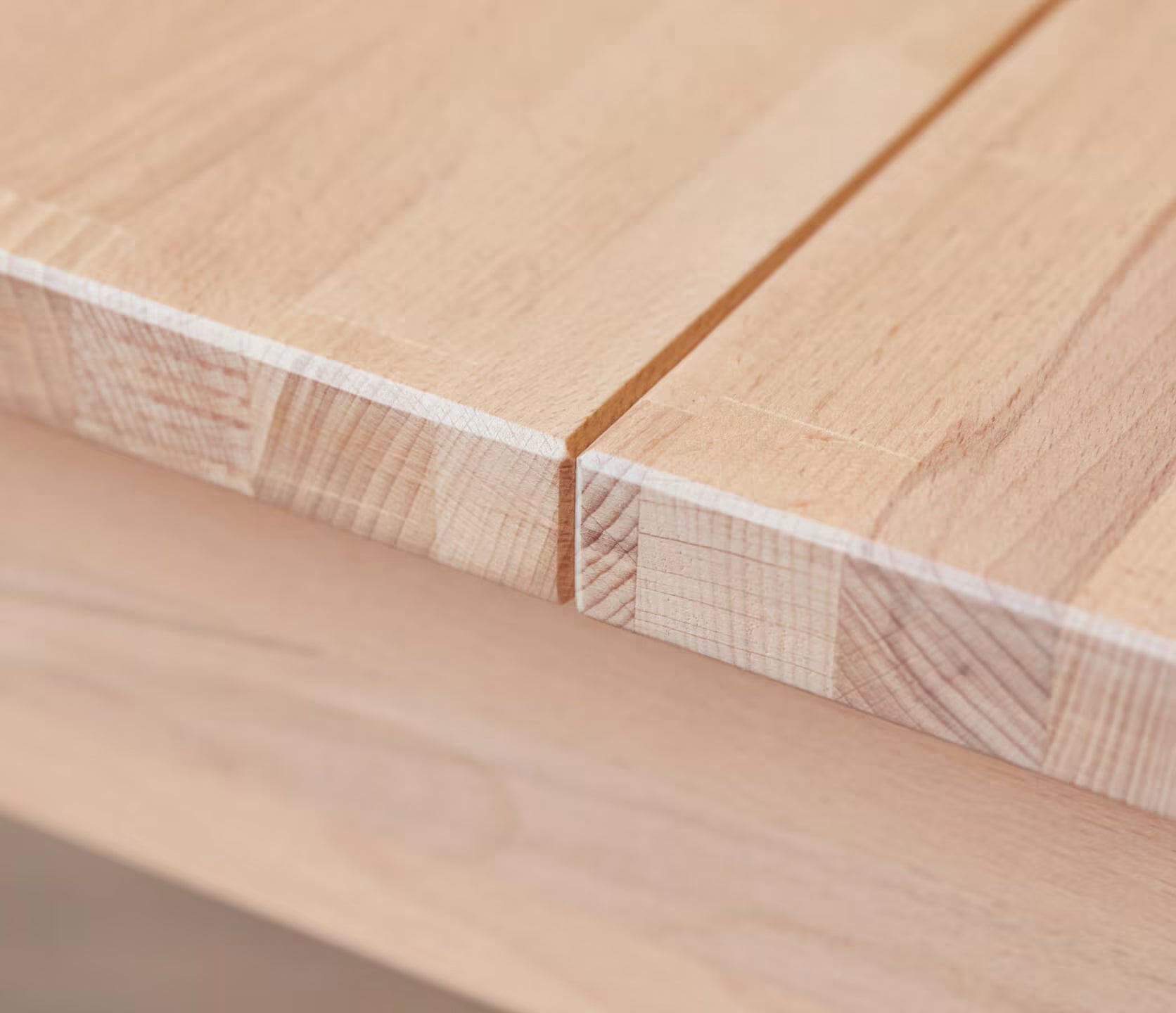 Ensemble table et chaises en bois massif MAIA