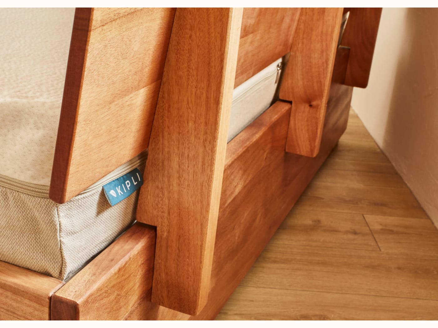 Lit coffre en bois massif LUCA