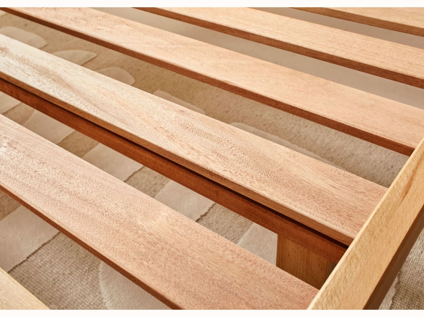 Lit en bois massif WOOD