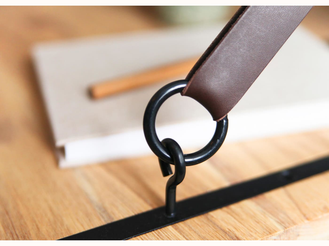 Bureau mural en bois massif Eyao x Kipli