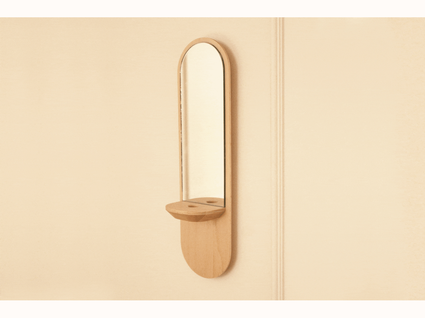 Miroir en hêtre avec Soliflore x Reine Mère - Le soin