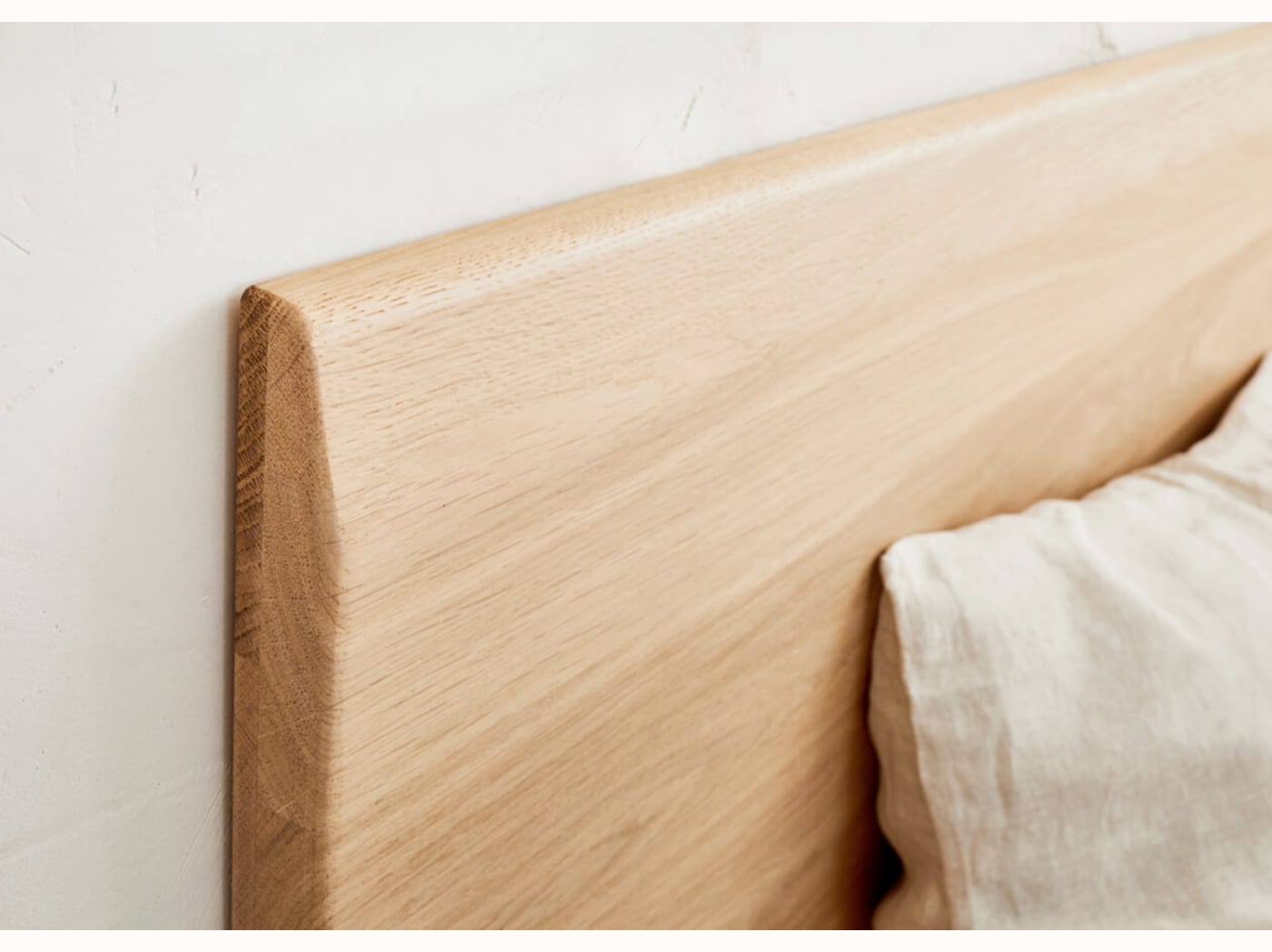 Lit plateforme en bois massif LIVIA
