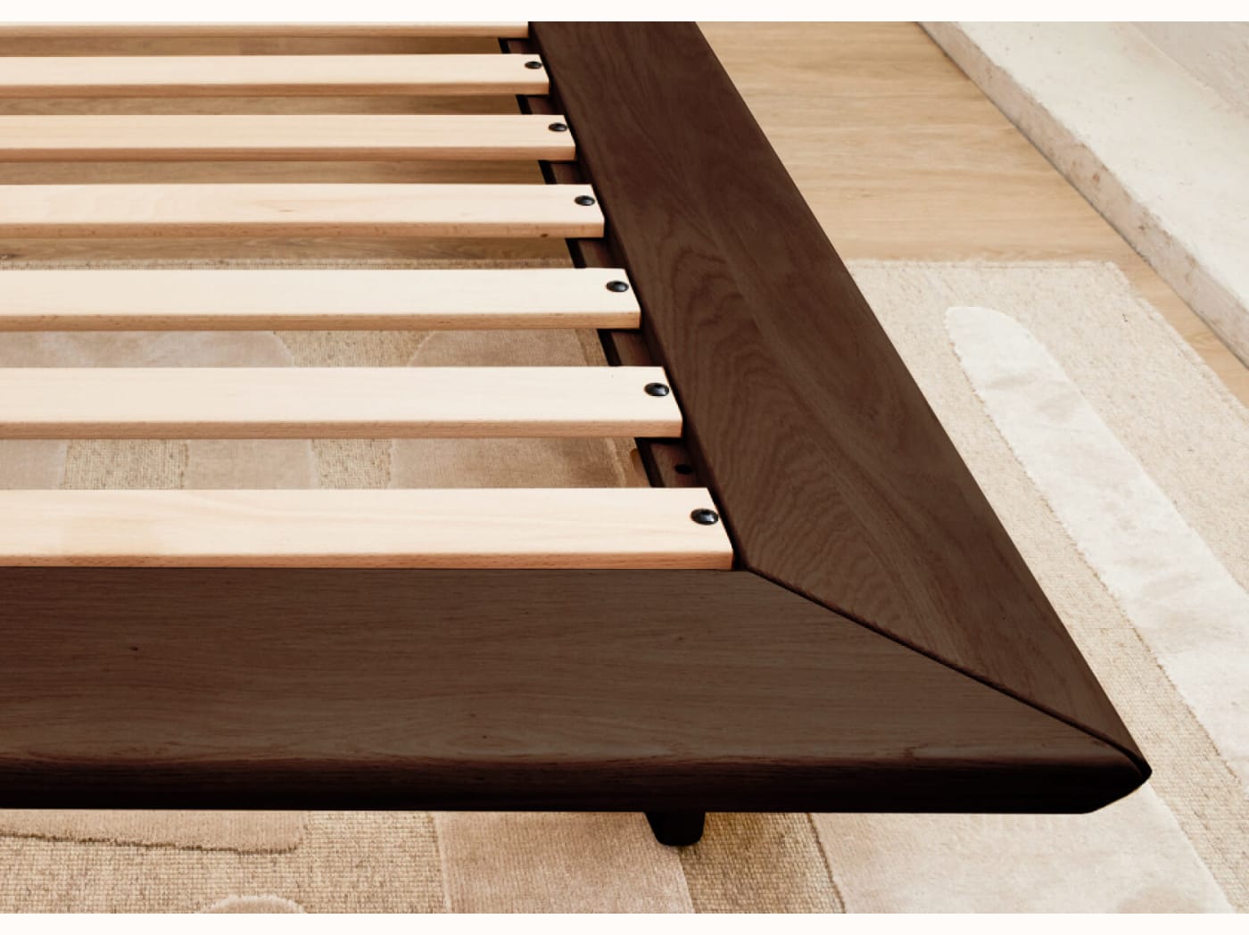 Lit plateforme en bois massif LIVIA