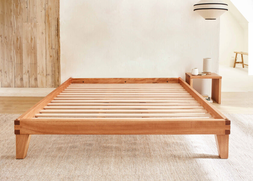 Lit avec sommier en bois massif LUCA