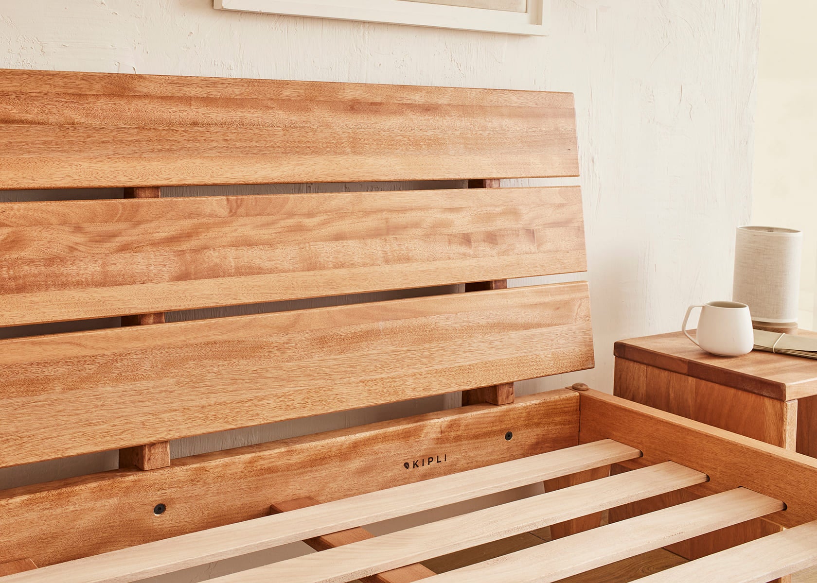 Lit avec sommier en bois massif LUCA