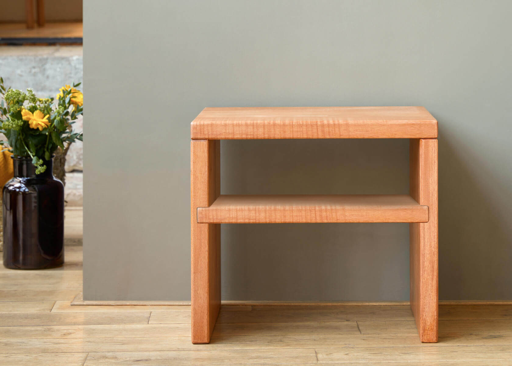 Table de chevet avec tablette en bois massif LUCA